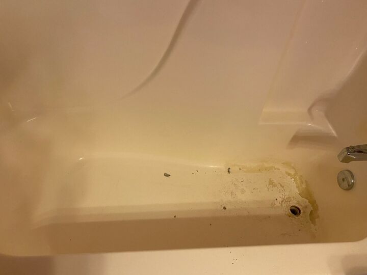how to clean the bathtub