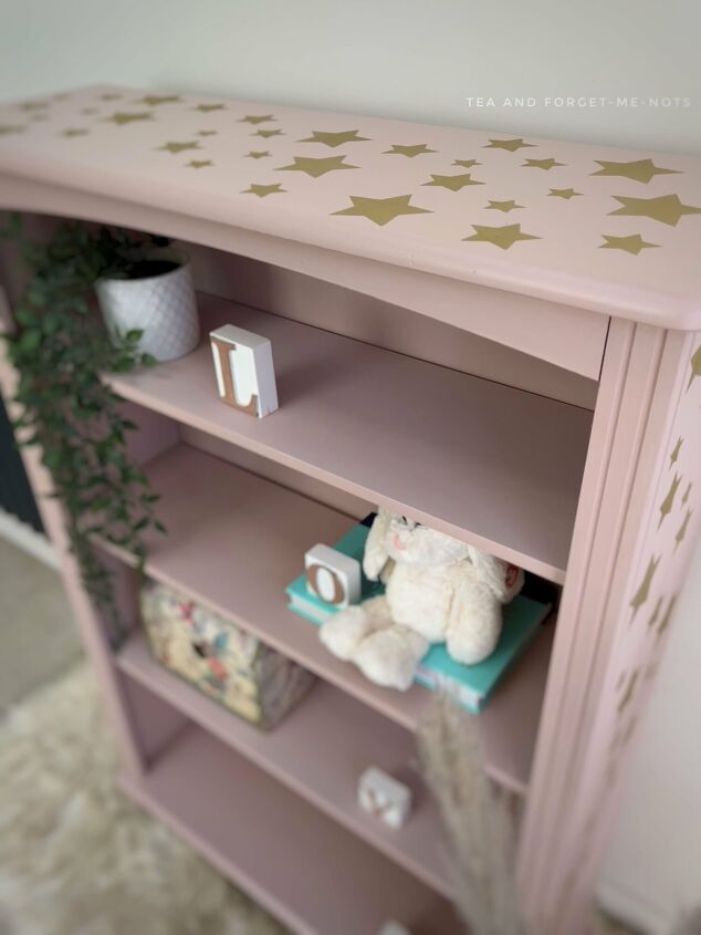 how to make over a bookshelf for a tweenager bedroom