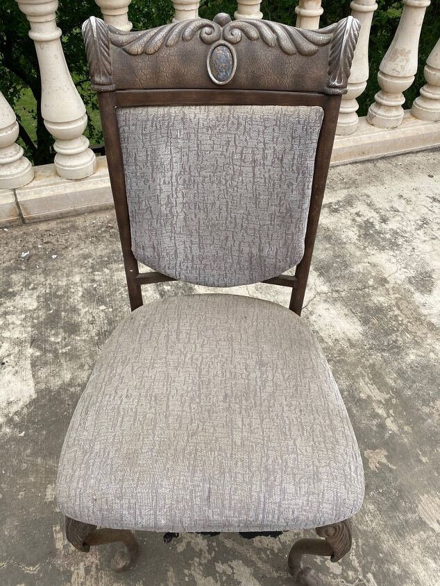 convirtiendo sillas de comedor de segunda mano en bonitos asientos de exterior