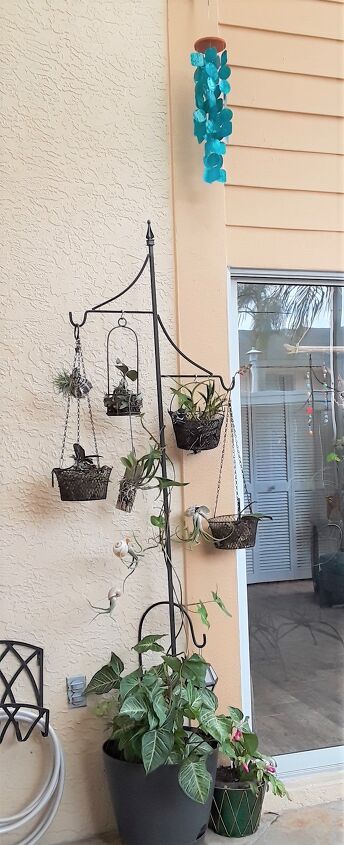 cmo maximizar el espacio del patio del apartamento vase en vertical, Segundo colgador de plantas Arriba