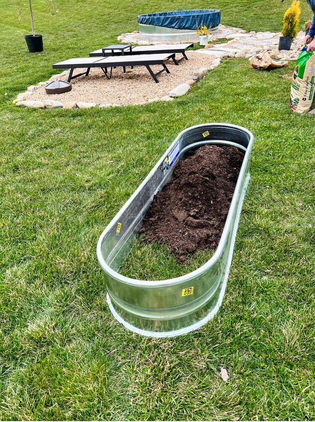 diy raised garden beds, Filling up the raised beds with soil