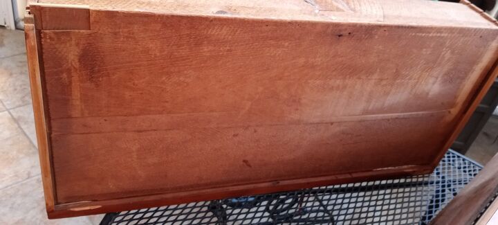 reabilitao da antiga cmoda, A madeira usada para a maioria das gavetas incomum