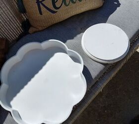 This is such a smart way to use an old cake pan for summer