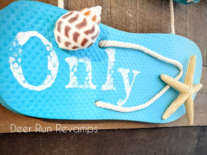 make an inexpensive beachy wall hanging using dollar store flip flops
