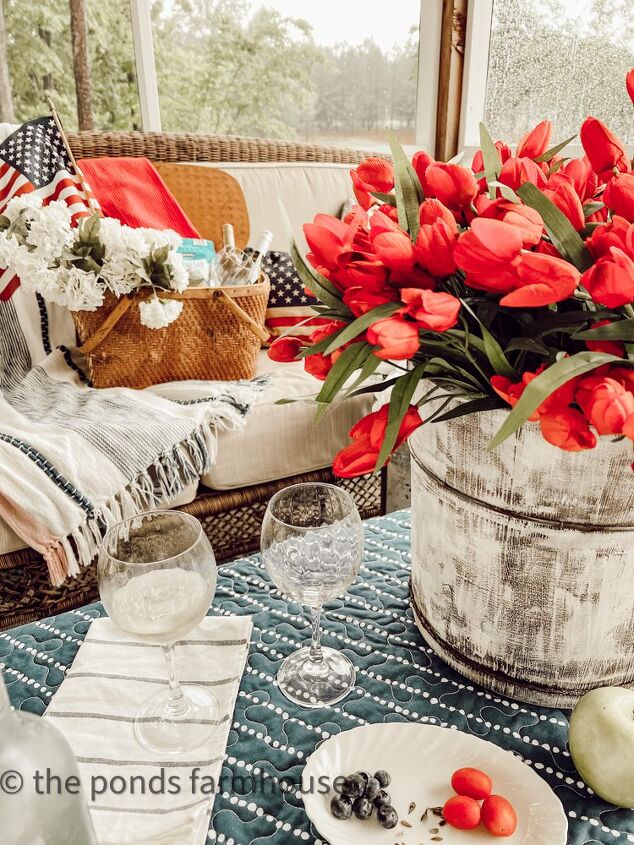 how to create an easy patriotic tablescape