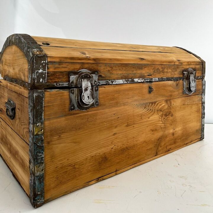 refinishing a vintage trunk
