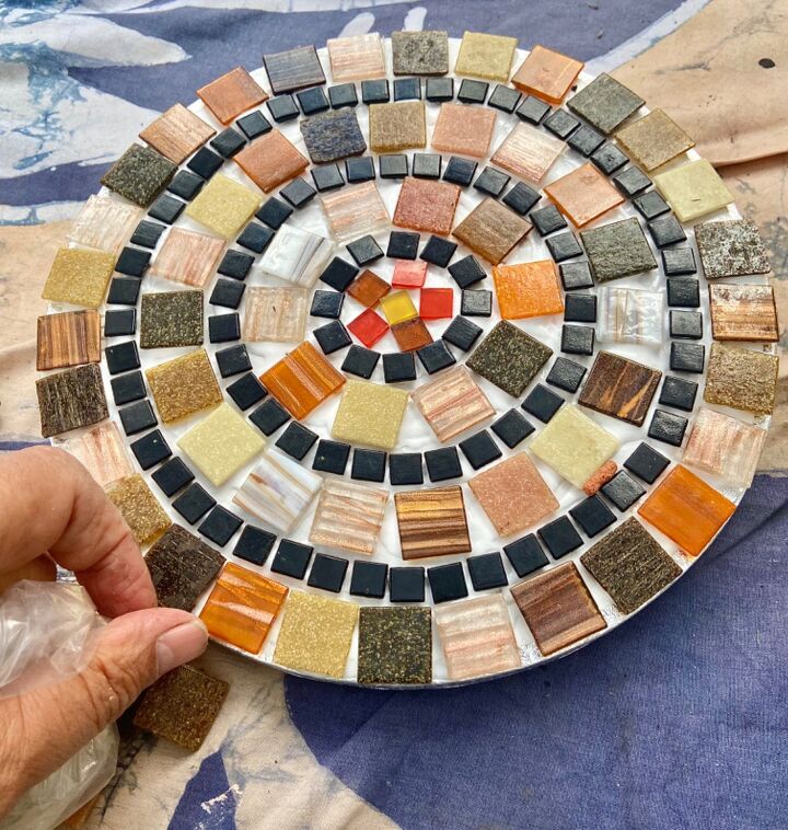 cmo crear un salvamanteles de vajilla antigua y azulejos de mosaico, Reverso