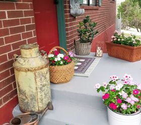 un simple escaln de porche con plantilla para una rpida renovacin del verano