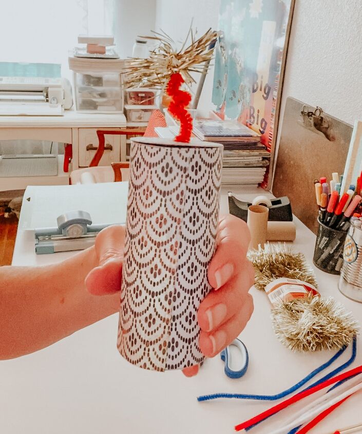 patriotic rockets and fire crackers made with toilet paper rolls