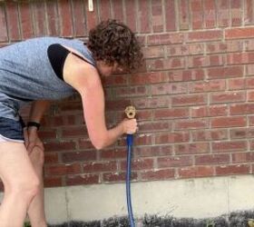 She hooks up her hose for this brilliant walkway idea (just 10 minutes)!