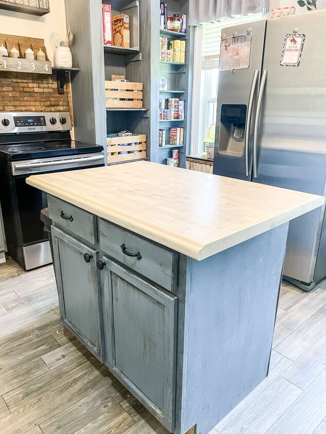 How to Paint Laminate Countertops to Look Like Wood