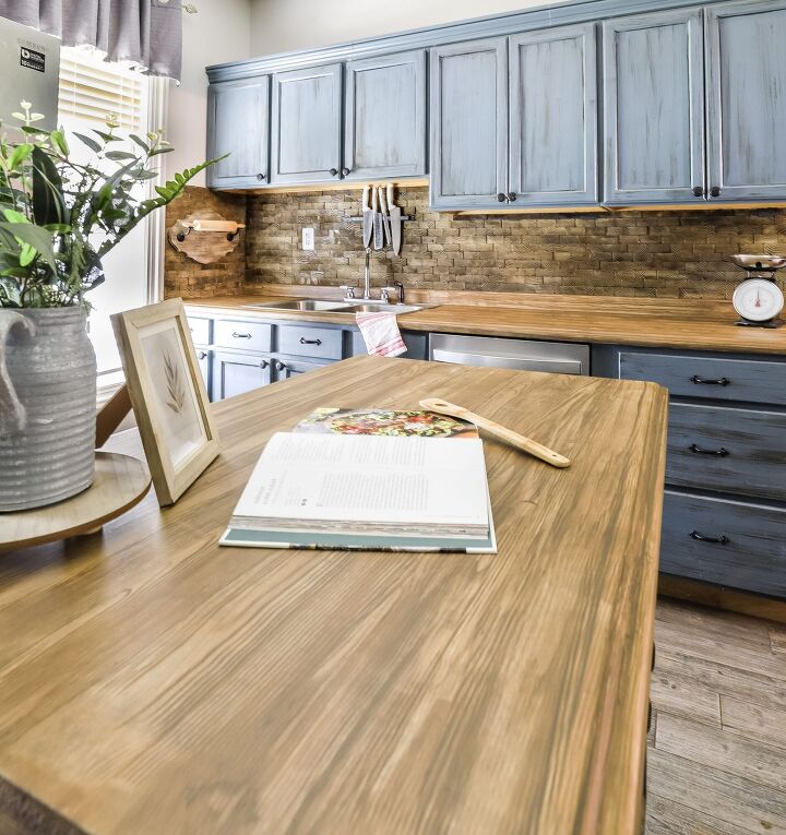 How to Paint Laminate Countertops to Look Like Wood