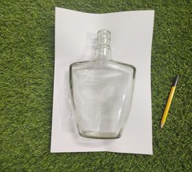 Lay a glass bottle on a blank piece of paper for one of the most fun DIY ideas we've seen all week