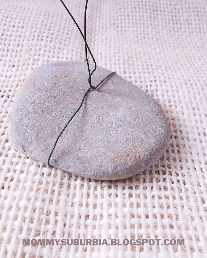 how to make an awesome rock wire picture holder