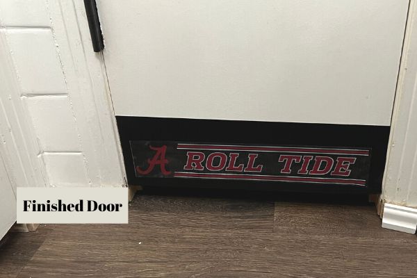 un truco para cubrir los daos de la parte inferior de la puerta
