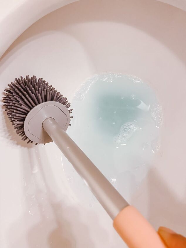 the top 10 home care hacks of 2022, 6 DIY Toilet Bowl Cleaner