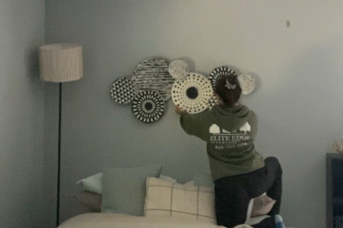 the easy way to hang up art no measuring