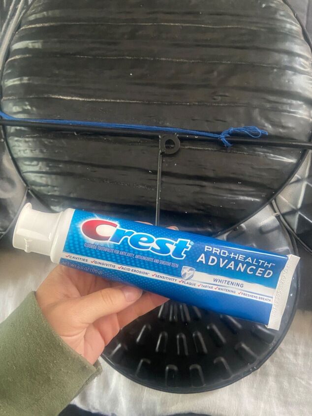 the easy way to hang up art no measuring