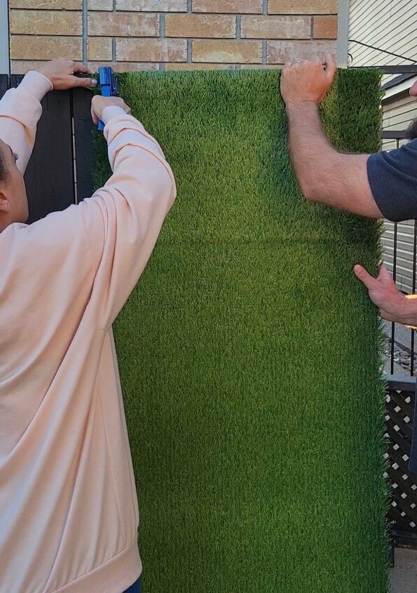doy grass backdrop wall, Use a nailer to attach
