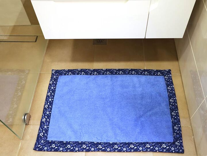 alfombra de bao reversible hecha con toallas viejas