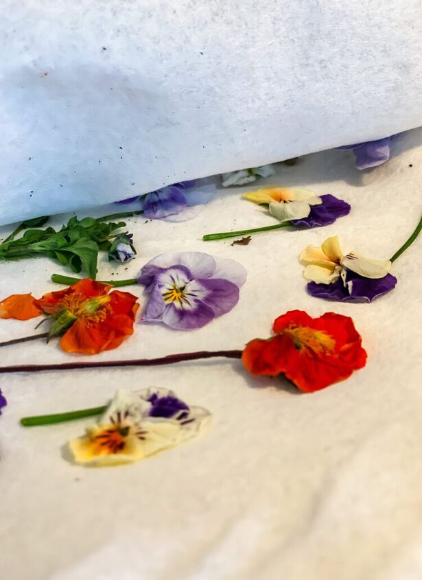 flores prensadas en el microondas