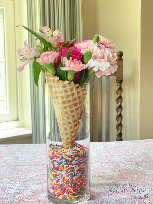 es verano y refrscate con un helado social, Flores con tem tica de helado