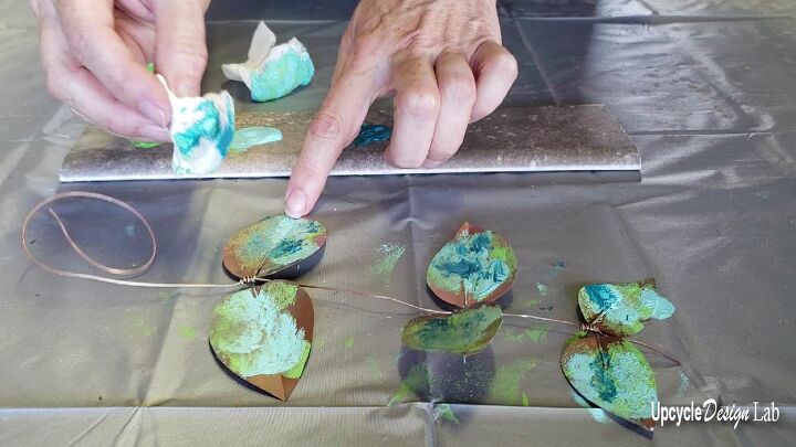 artesana de latas de aluminio recicladas planta de hosta de bricolaje