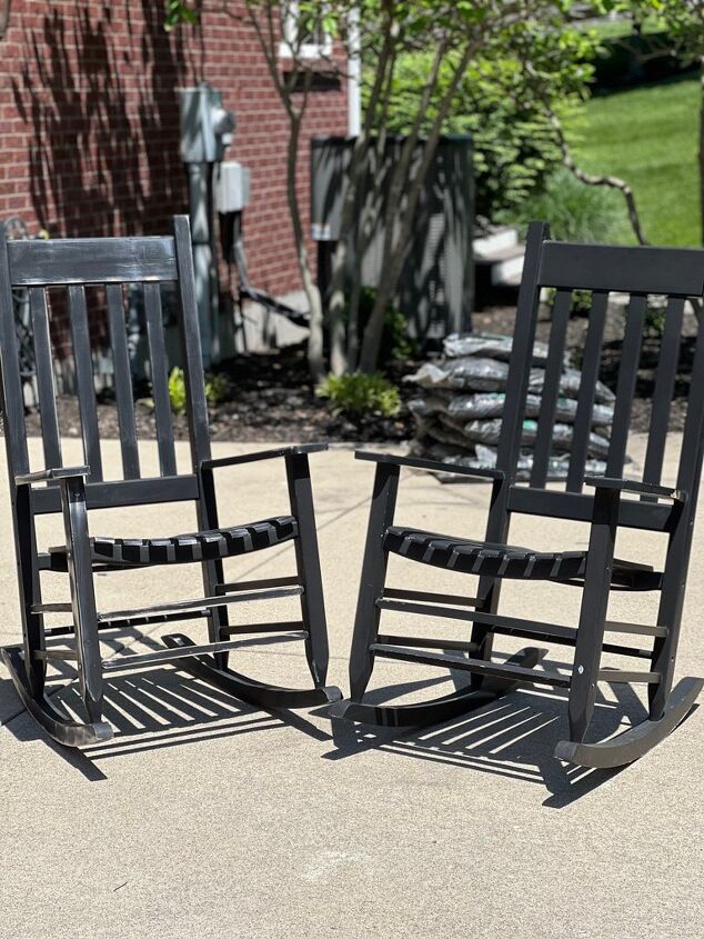 how to paint your outdoor wooden rocking chairs easy diy makeover, Sanded versus unsanded chair