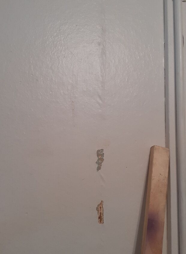 how do i fix this peelingand bubblingon the wall beforeipaint