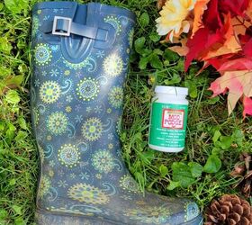 Instead of tossing her old rainboots, she grabbed the Mod Podge for adorably cheerful outdoor decor
