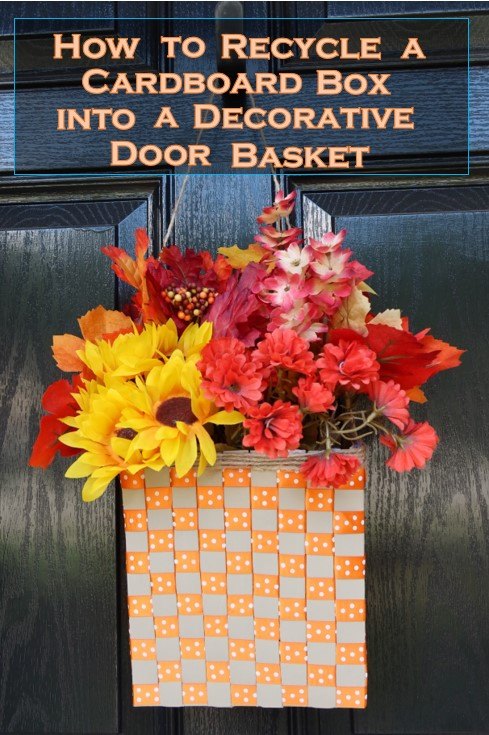 cesta decorativa para la puerta hecha con una caja de cartn