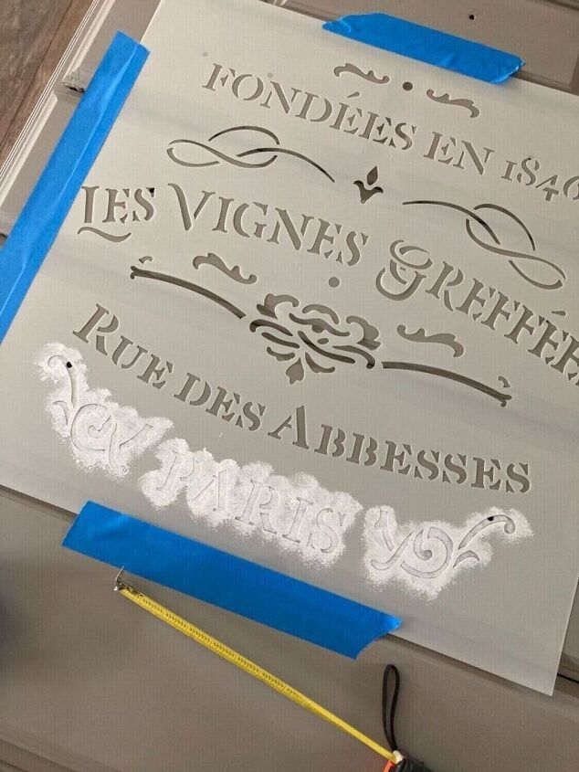 cmoda con tipografa francesa