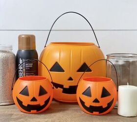 portavelas y jarrn jack o lantern de bricolaje fcil, Todo lo que necesitas para hacer un florero y portavelas Jack O Lantern DIY incluyendo cubos de truco o trato Jack O Lantern y pintura en aerosol