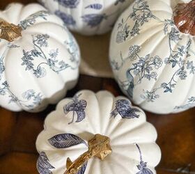 decoupage diy calabazas chinoiserie paso a paso, Calabazas de chinoiserie en decoupage azul y blanco con tallos dorados