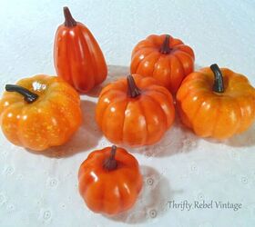 calabazas de encaje y lazo, mini calabazas naranjas de dollar store