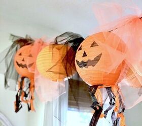 cmo hacer guirnalda de tul naranja y negro para halloween, Halloween guirnalda de tul con linternas de papel Karins Kottage