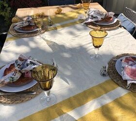 cmo crear fcilmente una mesa de otoo al aire libre, mantel amarillo y blanco para una mesa oto al