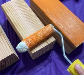 cmo hacer bonitas calabazas de madera para decorar un huerto de calabazas, Pintar los bloques de madera de naranja