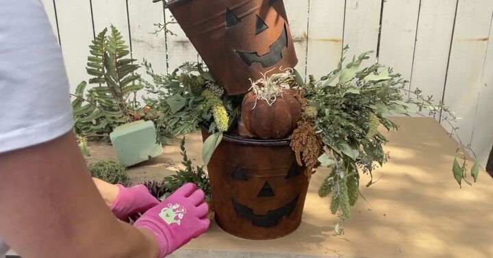 rusty jack o lantern topiary