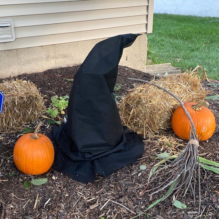 diy giant witch hat halloween lawn decoration