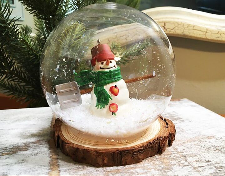 How to Make DIY Holiday Snow Globes in 3 Easy Steps | Hometalk