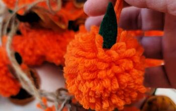 Guirnalda de cuentas de madera con pompones de calabaza