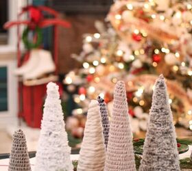 cmo crear fcilmente un maravilloso mini rbol de navidad de sobremesa, Mini bosque de rboles frente a la chimenea y el rbol de Navidad