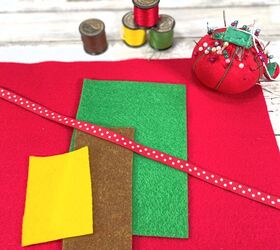 If you're planning on giving out gift cards this holiday season, this idea is too cute to miss