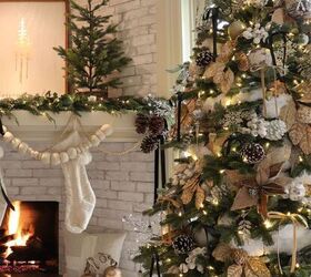cmo disear fcilmente el rbol de navidad ms admirado con lazo derecho, precioso rbol de Navidad negro y dorado junto a una chimenea blanca y dorada