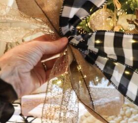 cmo disear fcilmente el rbol de navidad ms admirado con lazo derecho, haz tus propios lazos de Navidad con capas de cinta