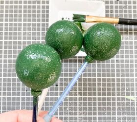 diy adornos navideos de terciopelo tan fcil, adornos verdes