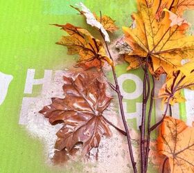 hojas de imitacin pintadas con spray, En proceso de pintar con spray las hojas de oto o