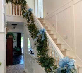 corona navidea hygge, Navidad guirnalda azul y blanco escalera