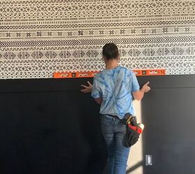pared de listones y tablas negras